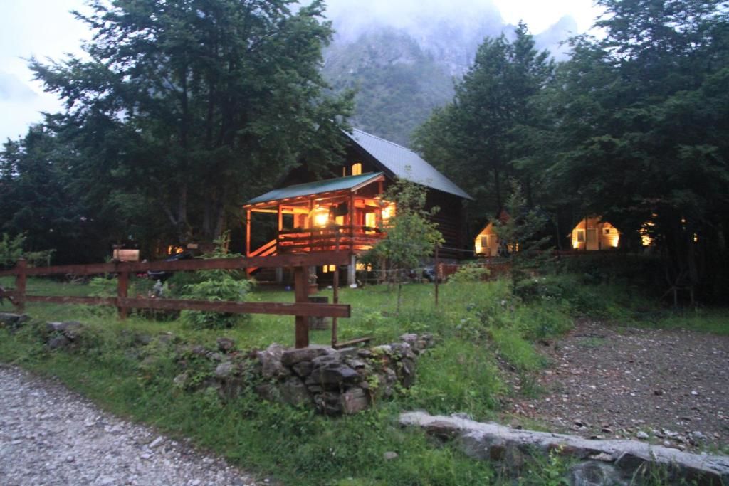 Шале Bungalows Prokletije Gusinje